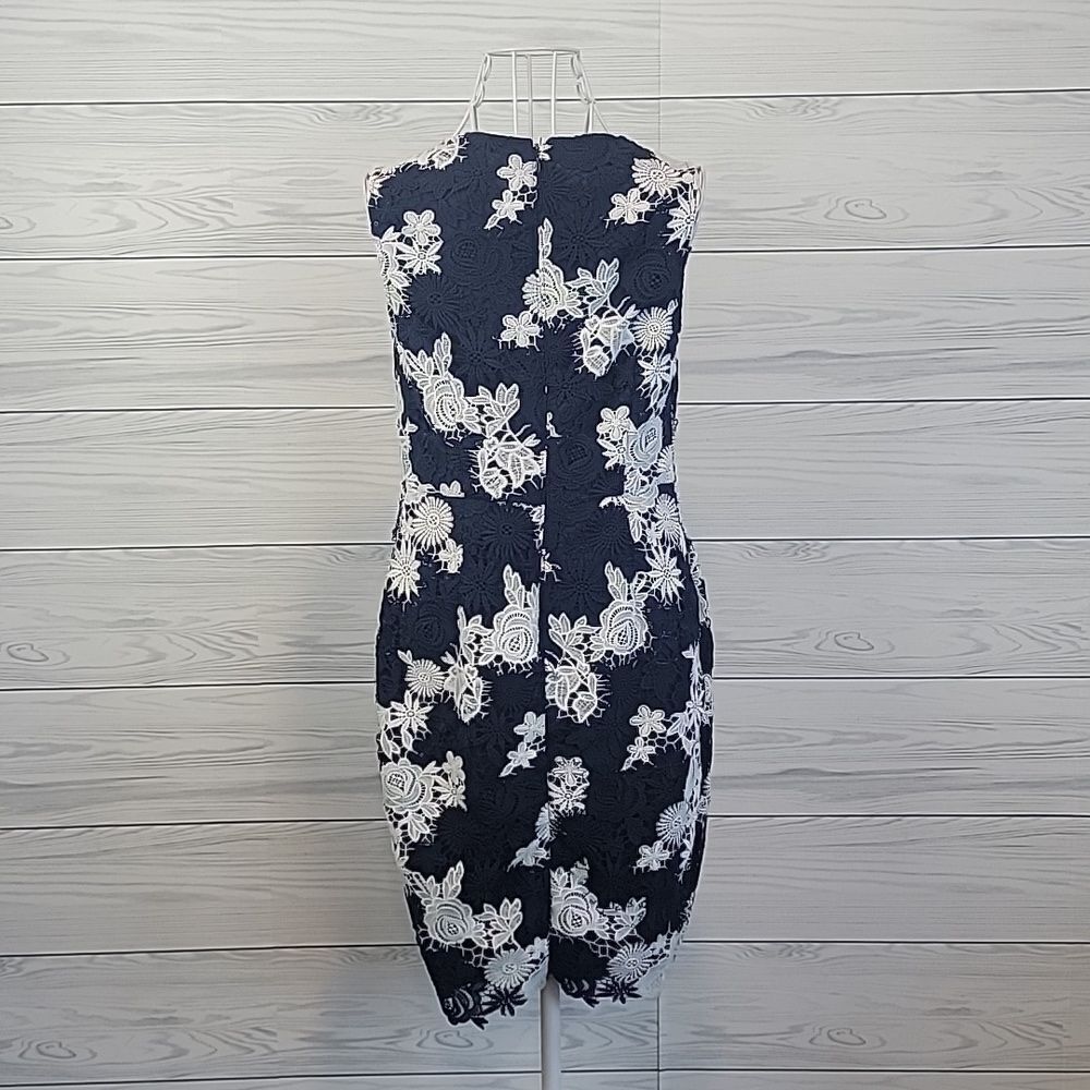 Banana Republic crocheted lace sheath dress - navy & white Women's Size 2 - Picture 6 of 13
